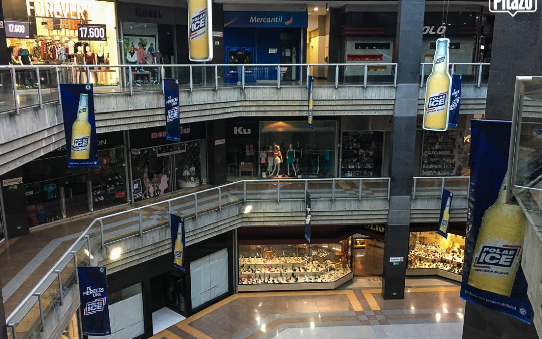 Visitas a los centros comerciales bajan 15%